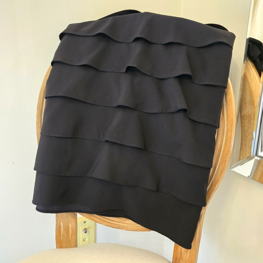Elegant Black Layered Skirt, 22 EUC